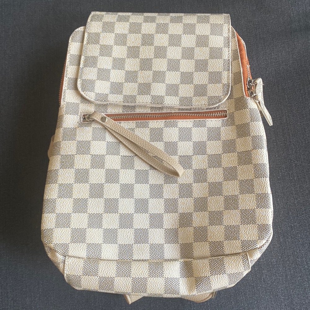 Brand new Backpack style handbag/purse cream/grey checkered pattern